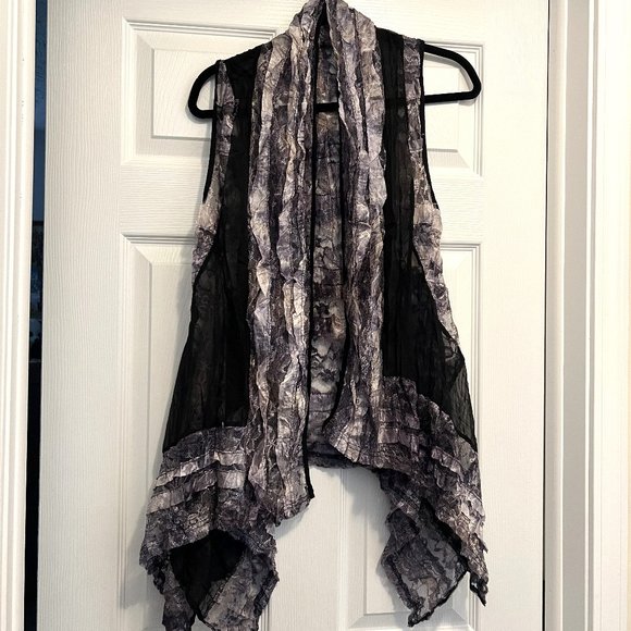 Stunning Lacy Vest Wrap - Picture 1 of 4
